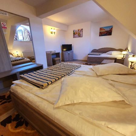 Kon Tiki Hotel Nagyszeben Kültér fotó